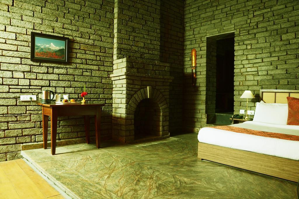 Imperial Heights Hotel Almora Eksteriør billede